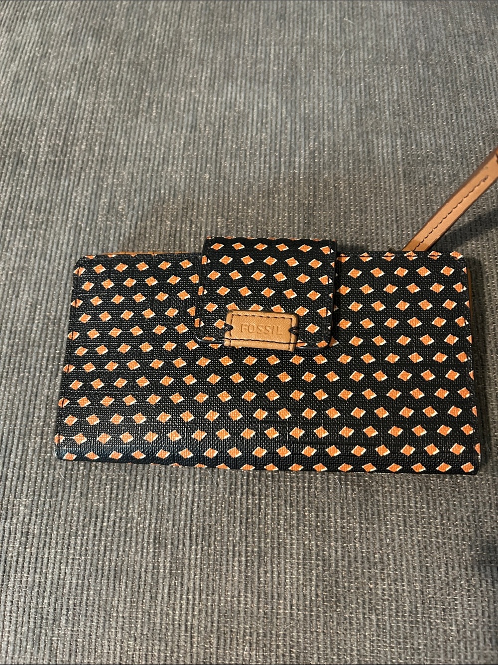 Fossil Black and Tan Diamond-Pattern Wristlet